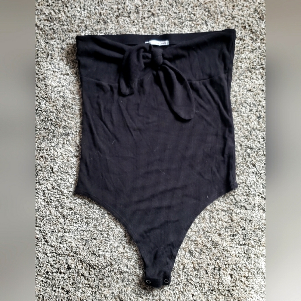 Zuiki| NWOT| Bodysuit with Tie Front